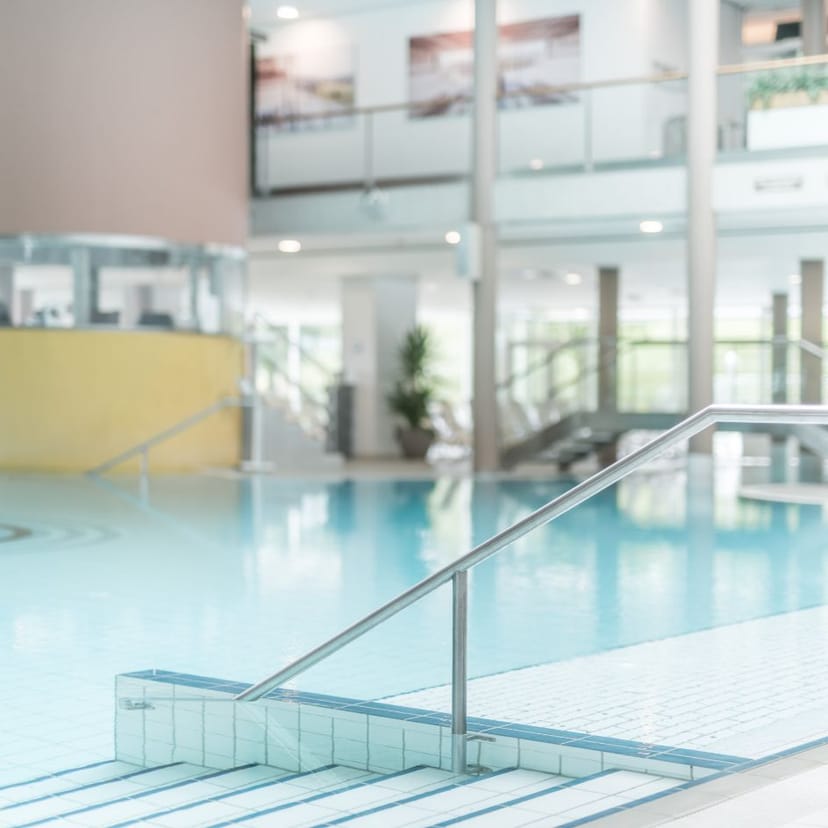 Blick auf das Innenbecken der Therme NOVA.
