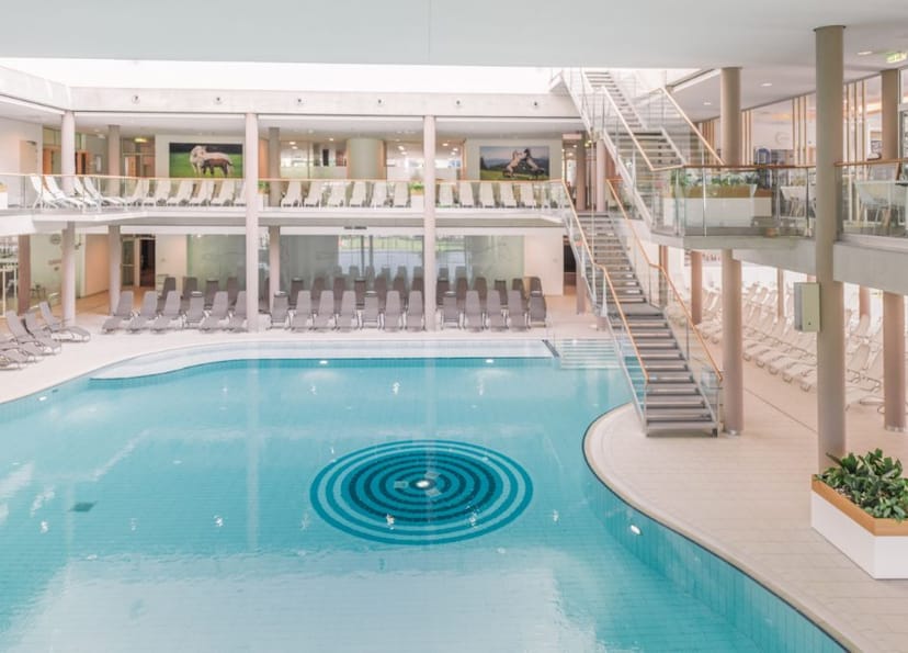 Blick auf das Innenbecken der Therme NOVA.